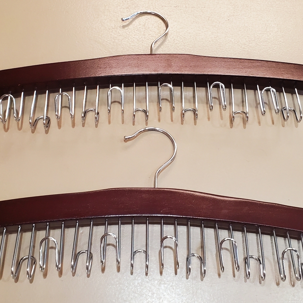 Belt hanger organizers